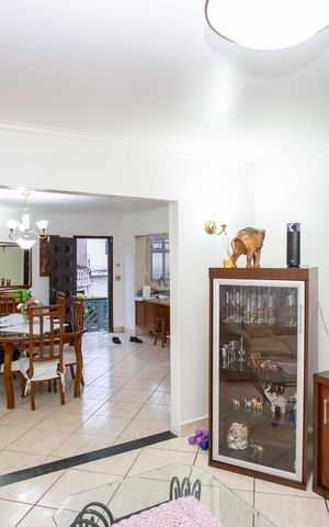 Casa à venda com 240m², 4 quartos e 10 vagasSala de TV