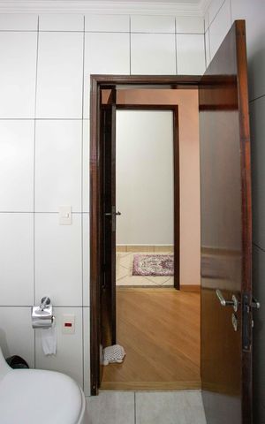Casa à venda com 240m², 4 quartos e 10 vagasBanheiro da Suíte