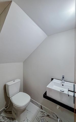 Casa de condomínio à venda com 96m², 2 quartos e 1 vagaLavabo