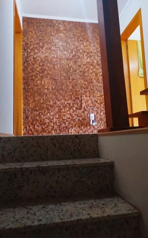 Casa à venda com 112m², 3 quartos e 1 vaga Casa à venda com 112m², 3 quartos e 1 vagaEscada