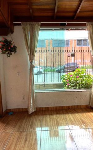 Casa à venda com 68m², 2 quartos e 1 vaga