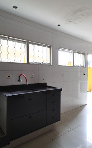 Casa à venda com 181m², 3 quartos e 2 vagas Casa à venda com 181m², 3 quartos e 2 vagasCozinha