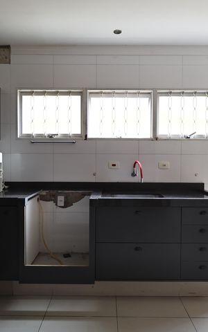 Casa à venda com 181m², 3 quartos e 2 vagas Casa à venda com 181m², 3 quartos e 2 vagasCozinha