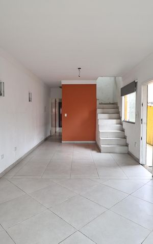 Casa à venda com 181m², 3 quartos e 2 vagas Casa à venda com 181m², 3 quartos e 2 vagasSala