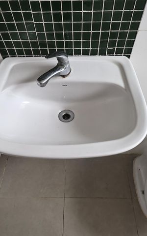Casa à venda com 181m², 3 quartos e 2 vagas Casa à venda com 181m², 3 quartos e 2 vagasBanheiro