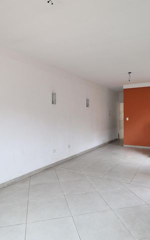 Casa à venda com 181m², 3 quartos e 2 vagas Casa à venda com 181m², 3 quartos e 2 vagasSala