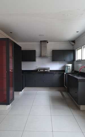 Casa à venda com 181m², 3 quartos e 2 vagas Casa à venda com 181m², 3 quartos e 2 vagasCozinha