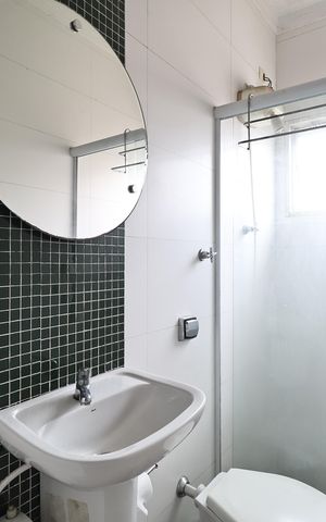 Casa à venda com 181m², 3 quartos e 2 vagas Casa à venda com 181m², 3 quartos e 2 vagasBanheiro