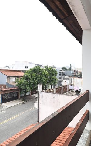 Casa à venda com 181m², 3 quartos e 2 vagas Casa à venda com 181m², 3 quartos e 2 vagasSacada