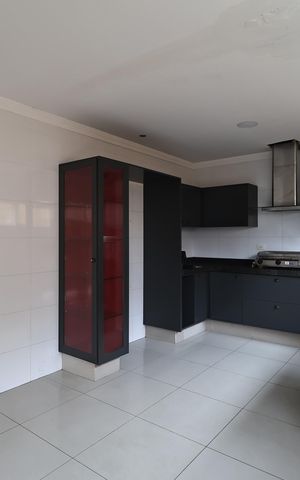 Casa à venda com 181m², 3 quartos e 2 vagas Casa à venda com 181m², 3 quartos e 2 vagasCozinha