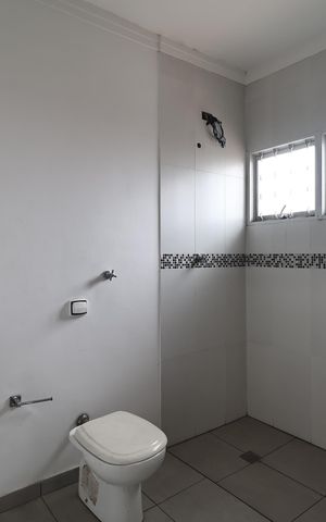Casa à venda com 181m², 3 quartos e 2 vagas Casa à venda com 181m², 3 quartos e 2 vagasBanheiro da suíte