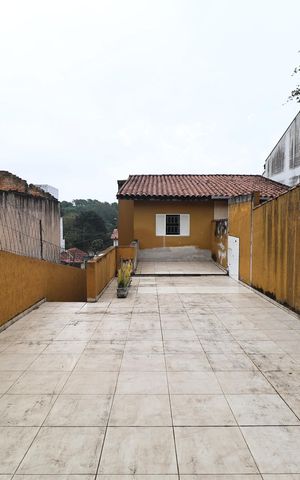 Casa à venda com 181m², 3 quartos e 2 vagas Casa à venda com 181m², 3 quartos e 2 vagasQuintal