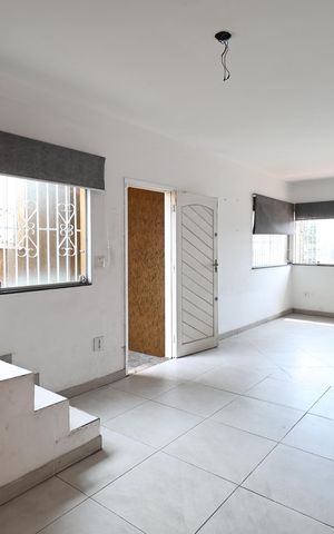 Casa à venda com 181m², 3 quartos e 2 vagas Casa à venda com 181m², 3 quartos e 2 vagasSala