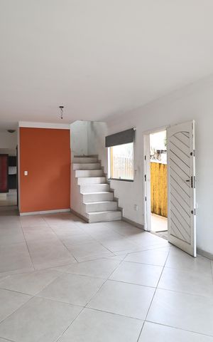 Casa à venda com 181m², 3 quartos e 2 vagas Casa à venda com 181m², 3 quartos e 2 vagasSala