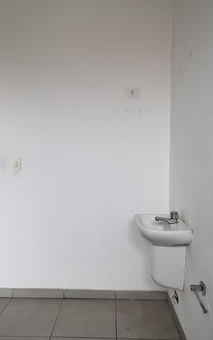 Casa à venda com 181m², 3 quartos e 2 vagas Casa à venda com 181m², 3 quartos e 2 vagasBanheiro da suíte