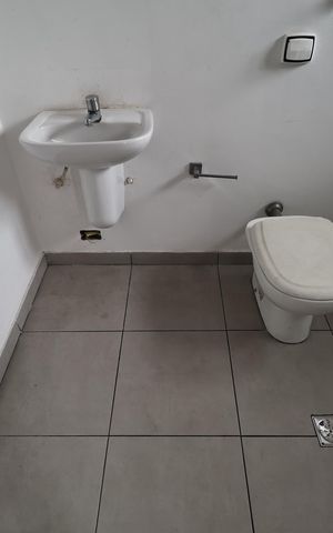 Casa à venda com 181m², 3 quartos e 2 vagas Casa à venda com 181m², 3 quartos e 2 vagasBanheiro da suíte