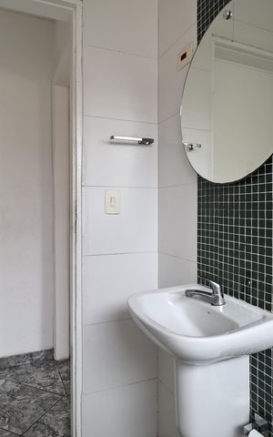 Casa à venda com 181m², 3 quartos e 2 vagas Casa à venda com 181m², 3 quartos e 2 vagasBanheiro