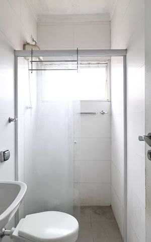 Casa à venda com 181m², 3 quartos e 2 vagas Casa à venda com 181m², 3 quartos e 2 vagasBanheiro