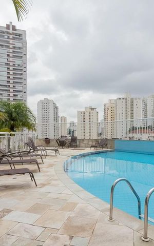 Apartamento à venda com 128m², 3 quartos e 2 vagas Apartamento à venda com 128m², 3 quartos e 2 vagasÁrea comum - Piscina