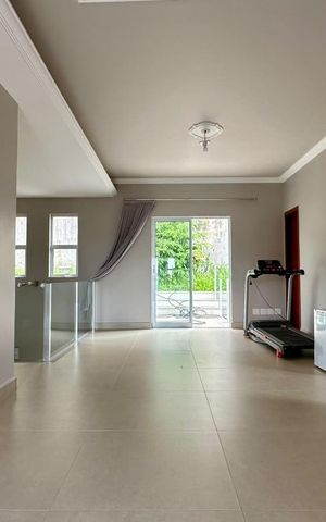 Casa à venda com 338m², 5 quartos e 4 vagas Casa à venda com 338m², 5 quartos e 4 vagassala 2