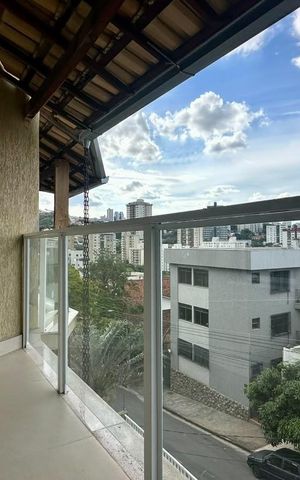 Casa à venda com 338m², 5 quartos e 4 vagas Casa à venda com 338m², 5 quartos e 4 vagasvaranda