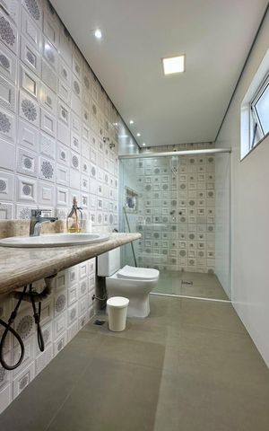 Casa à venda com 338m², 5 quartos e 4 vagas Casa à venda com 338m², 5 quartos e 4 vagasbanheiro 2