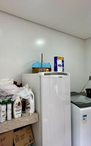 Casa à venda com 338m², 5 quartos e 4 vagas Casa à venda com 338m², 5 quartos e 4 vagasÁrea de Serviço