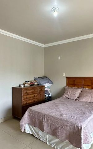 Casa à venda com 338m², 5 quartos e 4 vagas Casa à venda com 338m², 5 quartos e 4 vagasquarto 2