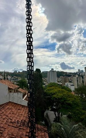 Casa à venda com 338m², 5 quartos e 4 vagas Casa à venda com 338m², 5 quartos e 4 vagasvista