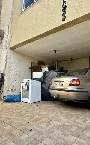 Casa à venda com 338m², 5 quartos e 4 vagas Casa à venda com 338m², 5 quartos e 4 vagasvagas