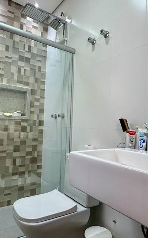 Casa à venda com 338m², 5 quartos e 4 vagas Casa à venda com 338m², 5 quartos e 4 vagasbanheiro 4