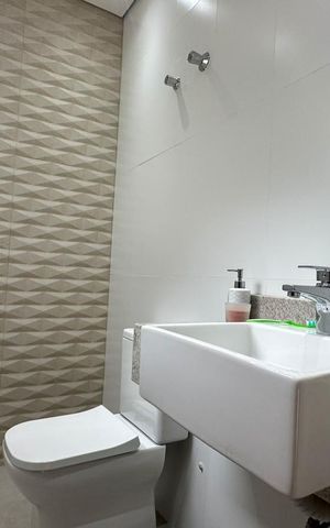 Casa à venda com 338m², 5 quartos e 4 vagas Casa à venda com 338m², 5 quartos e 4 vagasbanheiro 1