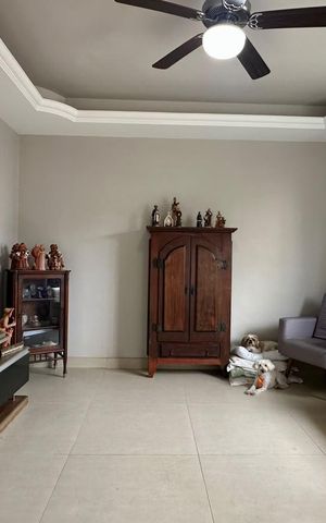 Casa à venda com 338m², 5 quartos e 4 vagas Casa à venda com 338m², 5 quartos e 4 vagassala