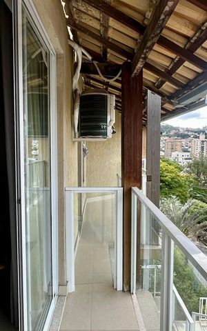 Casa à venda com 338m², 5 quartos e 4 vagas Casa à venda com 338m², 5 quartos e 4 vagasvaranda