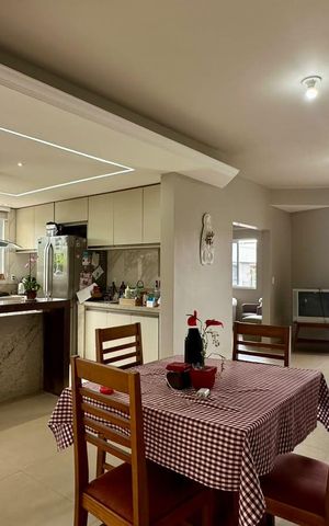 Casa à venda com 338m², 5 quartos e 4 vagas Casa à venda com 338m², 5 quartos e 4 vagassala
