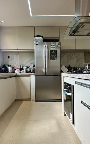 Casa à venda com 338m², 5 quartos e 4 vagas Casa à venda com 338m², 5 quartos e 4 vagascozinha