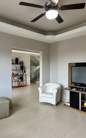 Casa à venda com 338m², 5 quartos e 4 vagas Casa à venda com 338m², 5 quartos e 4 vagassala