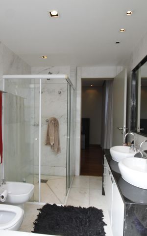 Apartamento para alugar com 274m², 4 quartos e 5 vagasBanheiro do Quarto 5