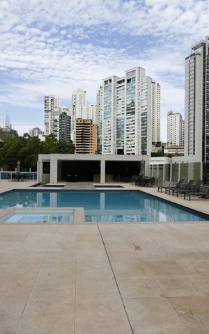 Apartamento para alugar com 274m², 4 quartos e 5 vagasÁrea comum - Piscina