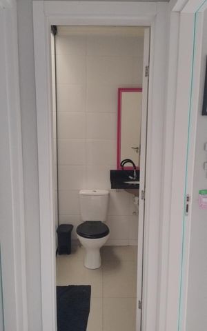 Casa à venda com 100m², 3 quartos e 2 vagas Casa à venda com 100m², 3 quartos e 2 vagasBanheiro Suíte