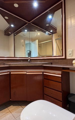 Apartamento à venda com 182m², 3 quartos e 2 vagas Apartamento à venda com 182m², 3 quartos e 2 vagasBanheiro Social