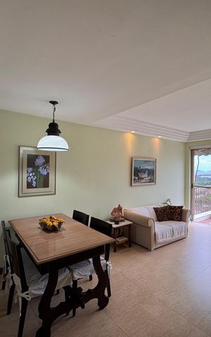 Apartamento à venda com 182m², 3 quartos e 2 vagas Apartamento à venda com 182m², 3 quartos e 2 vagasSala