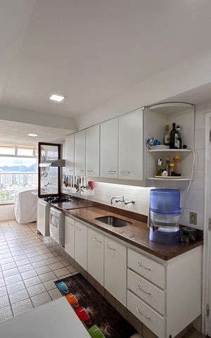 Apartamento à venda com 182m², 3 quartos e 2 vagas Apartamento à venda com 182m², 3 quartos e 2 vagasCozinha e Área de Serviço
