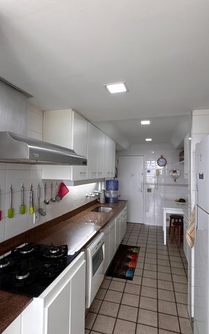 Apartamento à venda com 182m², 3 quartos e 2 vagas Apartamento à venda com 182m², 3 quartos e 2 vagasCozinha e Área de Serviço