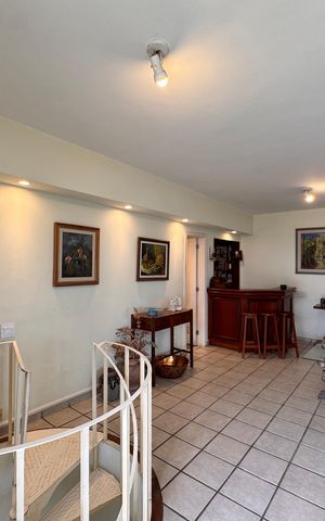 Apartamento à venda com 182m², 3 quartos e 2 vagas Apartamento à venda com 182m², 3 quartos e 2 vagasSala (segundo andar)