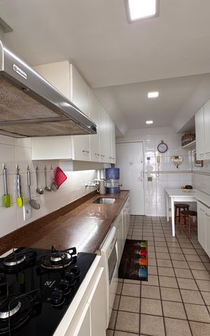 Apartamento à venda com 182m², 3 quartos e 2 vagas Apartamento à venda com 182m², 3 quartos e 2 vagasCozinha e Área de Serviço