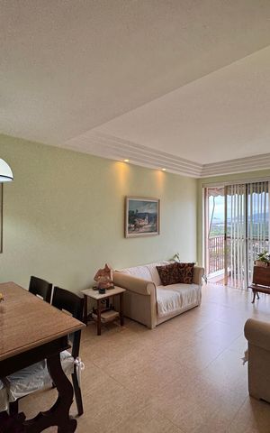 Apartamento à venda com 182m², 3 quartos e 2 vagas Apartamento à venda com 182m², 3 quartos e 2 vagasSala