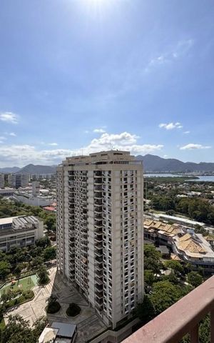 Apartamento à venda com 182m², 3 quartos e 2 vagas Apartamento à venda com 182m², 3 quartos e 2 vagasVaranda