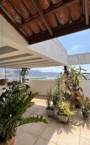 Apartamento à venda com 182m², 3 quartos e 2 vagas Apartamento à venda com 182m², 3 quartos e 2 vagasTerraço