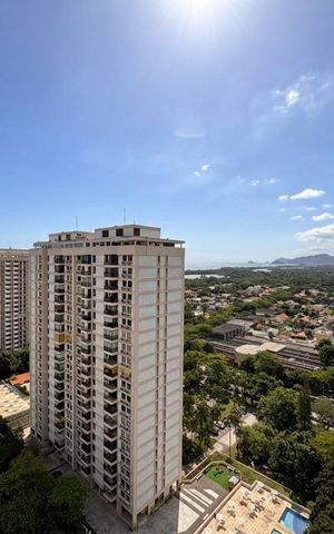 Apartamento à venda com 182m², 3 quartos e 2 vagas Apartamento à venda com 182m², 3 quartos e 2 vagasVaranda